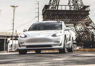 Страшная авария Tesla Model 3: один человек погиб, 20 получили ранения. Компания G7 Taxi приостановила использование Tesla Model 3
