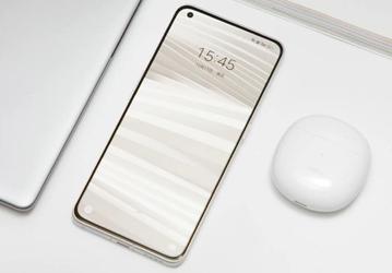 Realme впервые показала свой «бумажный» флагман Realme GT 2 Pro «лицом»