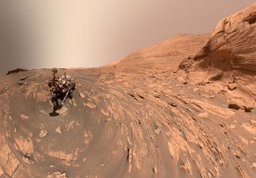 Зрелищная панорама Красной планеты. Curiosity сделал новое селфи на Марсе