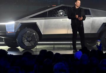 Представлена новая версия Tesla Cybertruck: четыре мотора, управление каждым колесом, режимы «танка» и «краба»