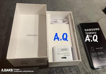 Samsung Galaxy A52, его коробка и комплект поставки на живых фото. Смартфон полноценно защищен от воды