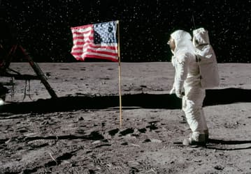 США отправят первую женщину на Луну