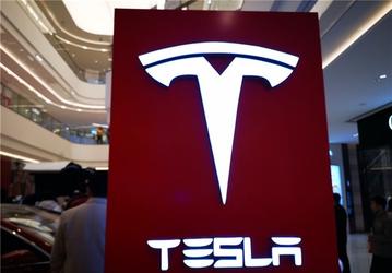 Акции Tesla сильно упали. И на то есть четыре причины