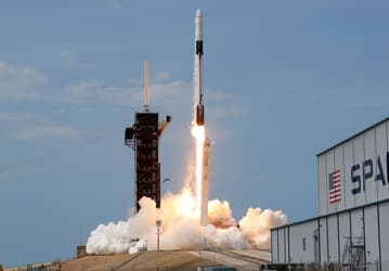Запуск ракеты SpaceX с космическим кораблем Crew Dragon, который доставит на МКС следующий экипаж, перенесён