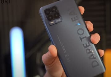 Все характеристики и цена Realme 8 Pro указаны на упаковке 
