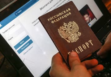 Роскомнадзор закручивает гайки: в России предлагают пускать в соцсети по паспорту