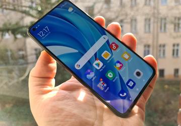 Xiaomi Mi 11 Lite не такой маленький, как кажется: смартфон в рабочем состоянии во всей красе