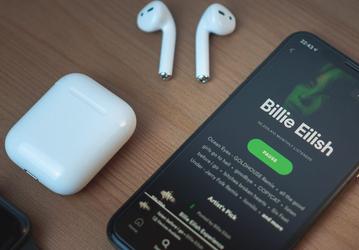 Мобильный Spotify начал работать на украинском