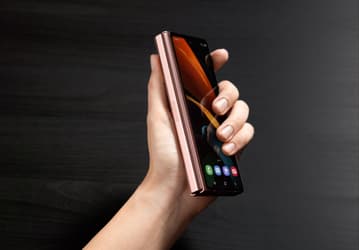 Самый доступный смартфон нового поколения от Xiaomi будет похож на Samsung Galaxy Z Fold 2