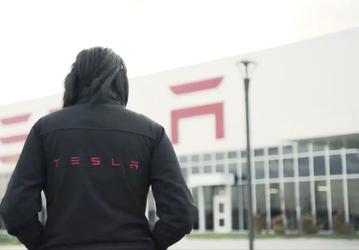 Tesla объясняет, почему покупать машину за Bitcoin — глупо 