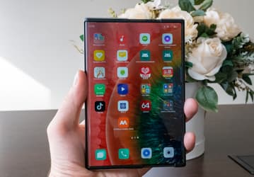 В России показали смартфон Oppo X 2021 — гибкий экран эффектно раздвигается