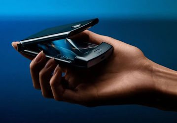 Раскладушку Motorola Razr с гибким экраном предлагают за треть изначальной цены в США