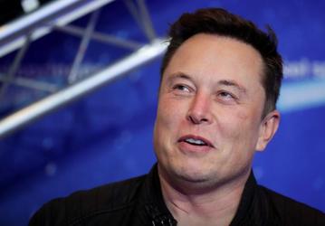 Инвестор Tesla подал на Маска в суд 