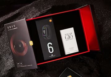 Представлена специальная версия складного флагмана Xiaomi Mi Mix Fold. В коробке с ним — фитнес-браслет Mi Band 6 NFC и туалетная вода Acqua di Gio Giorgio Armani