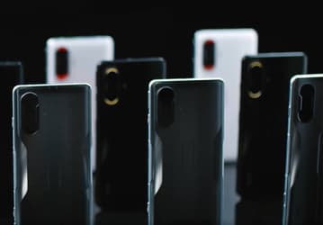 Сразу несколько смартфонов Redmi K40 Gaming Edition демонстрируют атмосферную подсветку камеры