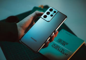 Huawei выпала из пятёрки лидеров, Apple и Xiaomi сражаются за второе место. Ситуация на рынке смартфонов в первом квартале 2021