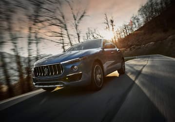 330 л.с. и разгон до 100 км/ч за 6 с. Представлен гибридный кроссовер Maserati Levante Hybrid 