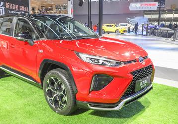 Новый кроссовер Toyota Wildlander расходует 2,6 л топлива на 100 км