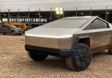 Илон Маск продемонстрировал футуристичный пикап Tesla Cybertruck на заводе в Техасе