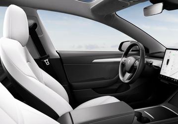 Tesla обновляет интерьер Model 3 и снова повышает цены