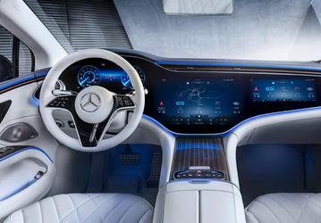 Гигантский «гиперскрин» нового Mercedes-Benz EQS впервые на видео