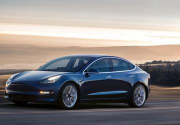 У Tesla Model 3 появилась новая версия – с запасом хода всего 151 км