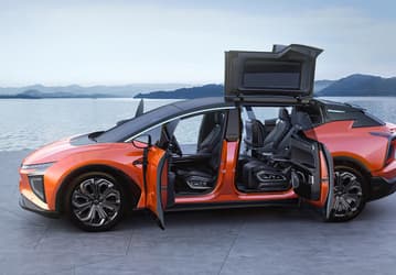 У Tesla Model X появился уникальный семидверный конкурент. При этом электрический кроссовер HiPhi X оказался дешевле