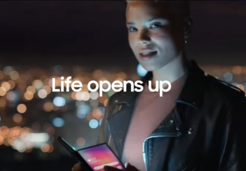 Samsung высмеяла iPhone в рекламе и показала загадочный смартфон с инновационным дизайном 