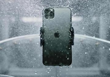 Обнаружена ещё одна «секретная» функция MagSafe. Утонувший iPhone достали со дна канала в Берлине