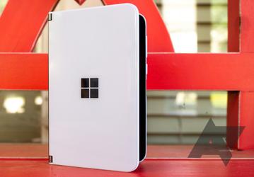 Складной смартфон Microsoft на основе Android временно отдают вдвое дешевле 