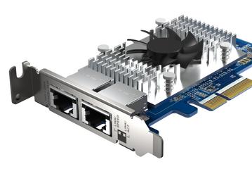 На карте расширения Qnap QXG-10G2T-X710 установлено два порта 10GbE
