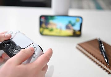 На iPhone теперь можно удалённо играть в Sony PlayStation 5 с контроллером DualSense