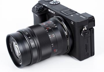 Объектив 7Artisans 60mm f/2.8 II для беззеркальных камер формата APS-C и Micro Four Thirds фокусируется вручную