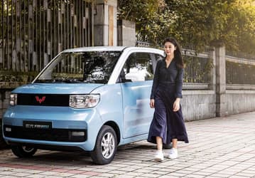 Самый дешёвый электромобиль Wuling HongGuang Mini EV произвёл фурор: он вошёл в тройку самых продаваемых машин и оказался популярнее Toyota Corolla в Китае