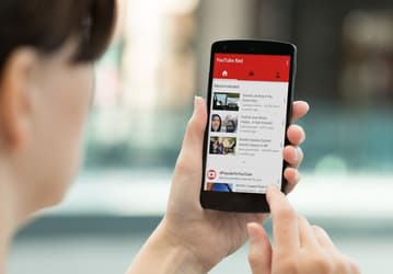 YouTube тестирует автоматический перевод заголовков, описаний и субтитров на язык пользователя