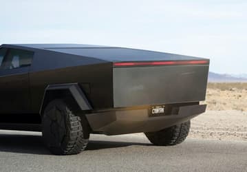 Tesla Cybertruck стал суперхитом: автомобиль заказали более миллиона человек