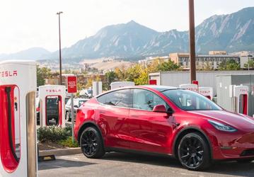 Tesla отзывает некоторые электромобили Tesla Model 3 и Model Y ради безопасности пользователей