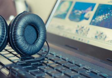 После последнего обновления Windows 10 на некоторых компьютерах возникли проблемы со звуком