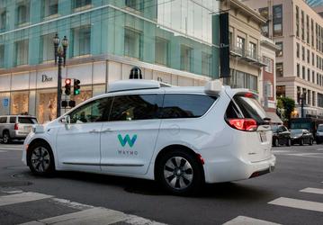Видео дня: автопилот Waymo растерялся при виде дорожных конусов