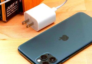 Apple наконец поставили на место. Суд заставил компанию бесплатно поставить зарядное устройство покупателю iPhone 12
