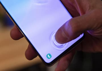 У смартфонов Samsung обнаружена серьезная уязвимость, которую исправят только через два месяца