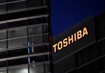 Глава Toshiba выступил против призывов инвесторов к его отставке