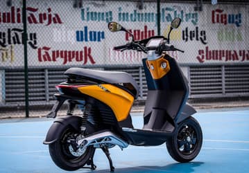 До 60 км/ч и 85 км без подзарядки. Представлены электроскутеры Piaggio One