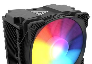 Радиатор процессорной системы охлаждения Montech Air Cooler 210 смещён, чтобы не мешать модулям памяти
