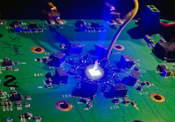 Представлена технология оптического соединения между микросхемами Avicena LightBundle