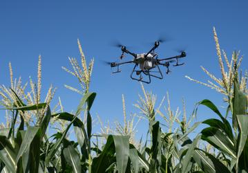 Представлен дрон DJI грузоподъёмностью до 40 кг с 16 форсунками для распыления удобрений или пестицидов