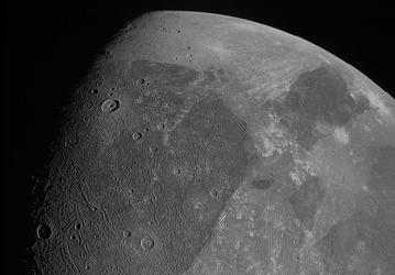 NASA опубликовало качественное фото крупнейшего спутника в Солнечной системе, полученное с небольшого расстояния