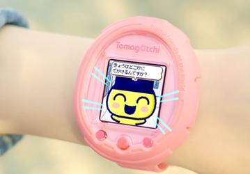 Tamagotchi Smart — культовое устройство в формате умных часов, в котором питомца можно погладить