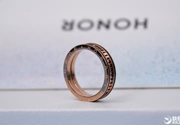 Honor положила неожиданный подарок в приглашение на презентацию Honor 50