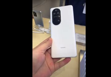 Сотрудник официального магазина Huawei показал Huawei P50 Pro с пятью камерами ещё до анонса. Похоже, это макет смартфона